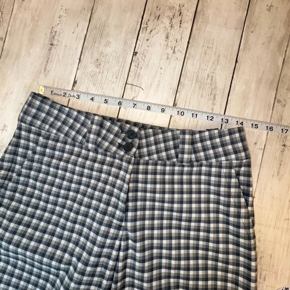 Nike Golf Shorts Womens Size 2 Gray Plaid Dri-Fit Tech Fabric Bermuda Length - Picture 2 of 6